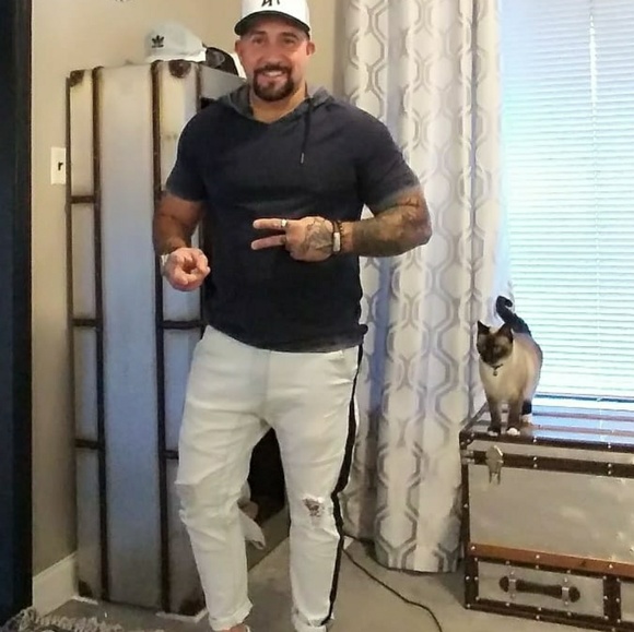 Meet your Posher, Jamie - Picture 2 of 2